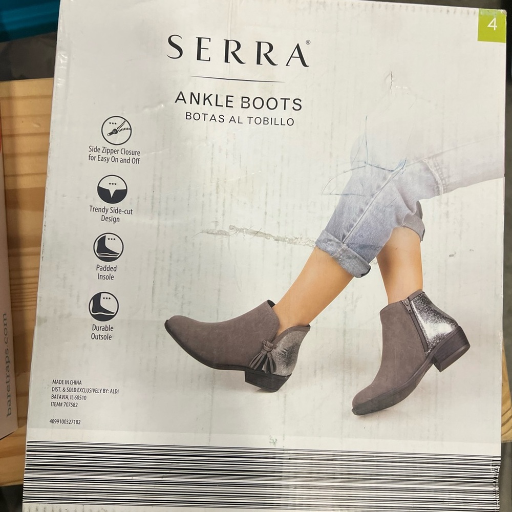 Serra Women's Silver and Gray Ankle Booties Sz 4